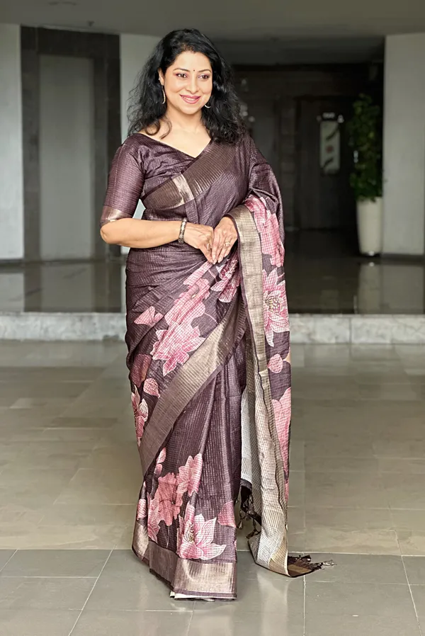 Suhasini_Coffee_Brown_–_Smiling_Aesthetic_Edit_for_You_|_Soft_Tussar_Silk_Saree_with_Digital_Print,_Checks_Design_Saree_&_Digital_Print_Blouse
