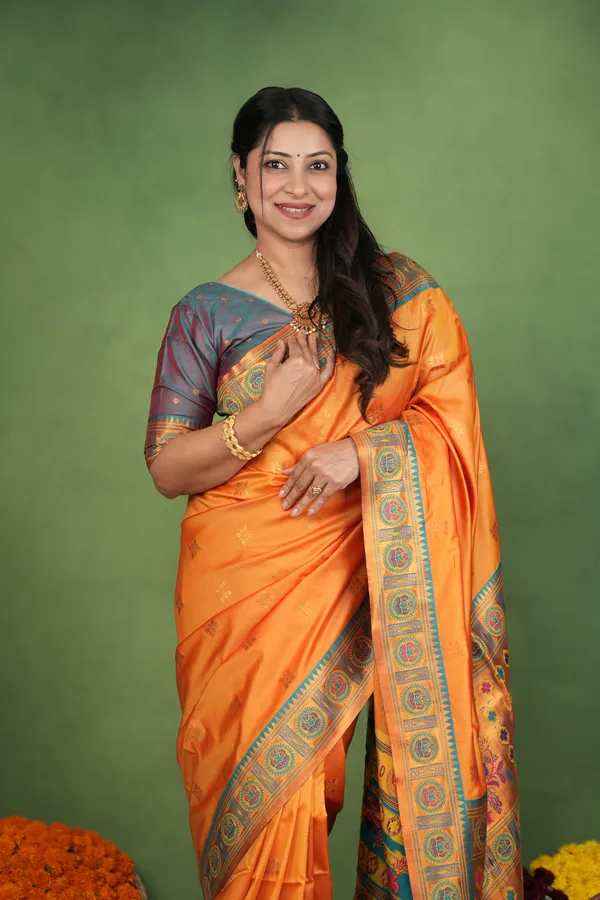 Premium_Soft_Paithani_Silk_sarees_With_Beautiful_Weaving_Pattern_With_Attractive_Rich_Pallu_And_Border_And_Weaving_Blouse_With_Tassels