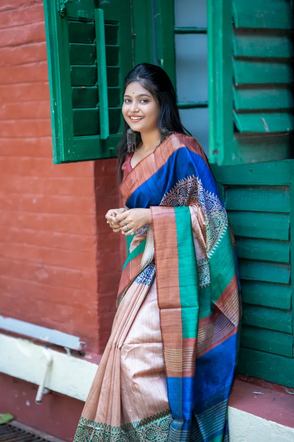 Bhanumati_Coffee_Brown_–_Aesthetic_Edit_for_You_|_Soft_Tussar_Silk_Saree_with_Print,_Border_&_Contrast_Print_Blouse_with_Tassels