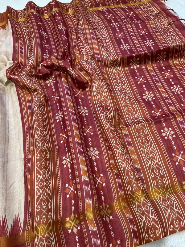 Vamika_Maroon_&_Orange_–_Divine_Navratri_Special_|_Soft_Tussar_Silk_Saree_with_Print,_Border_&_Contrast_Print_Blouse_with_Tassels
