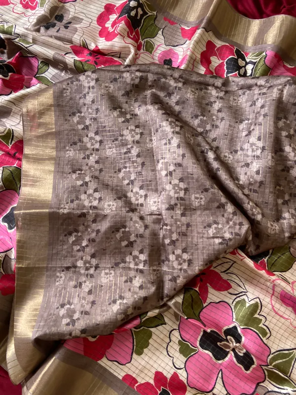 Soft_Tussar_Silk_sarees_with_Beautiful_Digital_Print_With_Attractive_Border_And_Contrast_Print_Blouse_With_Tassels
