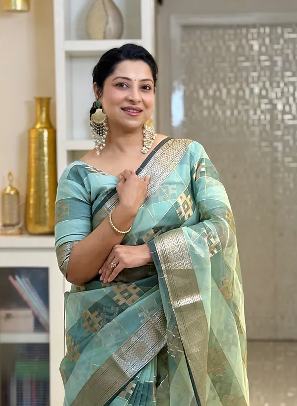 Yatika_Rama_Green_–_Diwali_Special_|_Soft_Tissue_Silk_Saree_with_Weaving_Zari_Work,_Border_&_Rich_Pallu_&_Running_Blouse_with_Tassels