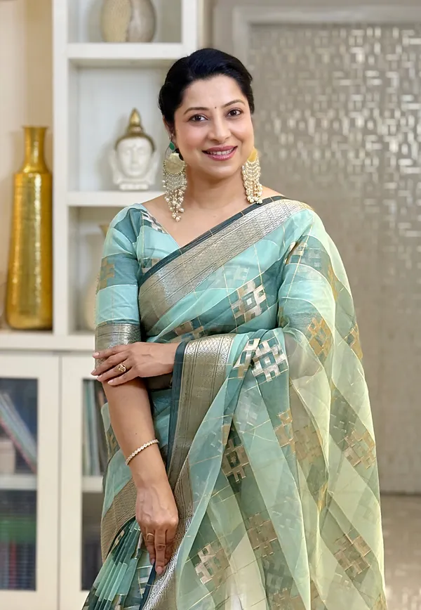 Yatika_Rama_Green_–_Diwali_Special_|_Soft_Tissue_Silk_Saree_with_Weaving_Zari_Work,_Border_&_Rich_Pallu_&_Running_Blouse_with_Tassels