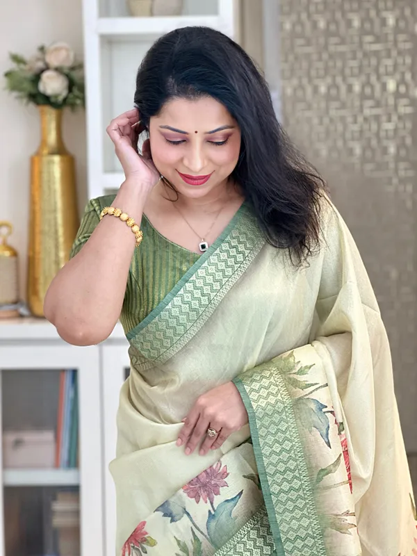 Soft_Tissue_Silk_sarees_with_Beautiful_Digital_Print_With_Attractive_Border_&_Rich_Pallu_With_Sequence_And_Contrast_Print_Blouse_With_Tassels