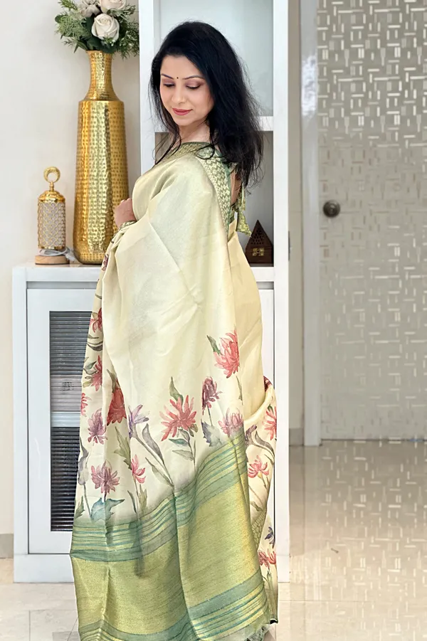 Soft_Tissue_Silk_sarees_with_Beautiful_Digital_Print_With_Attractive_Border_&_Rich_Pallu_With_Sequence_And_Contrast_Print_Blouse_With_Tassels