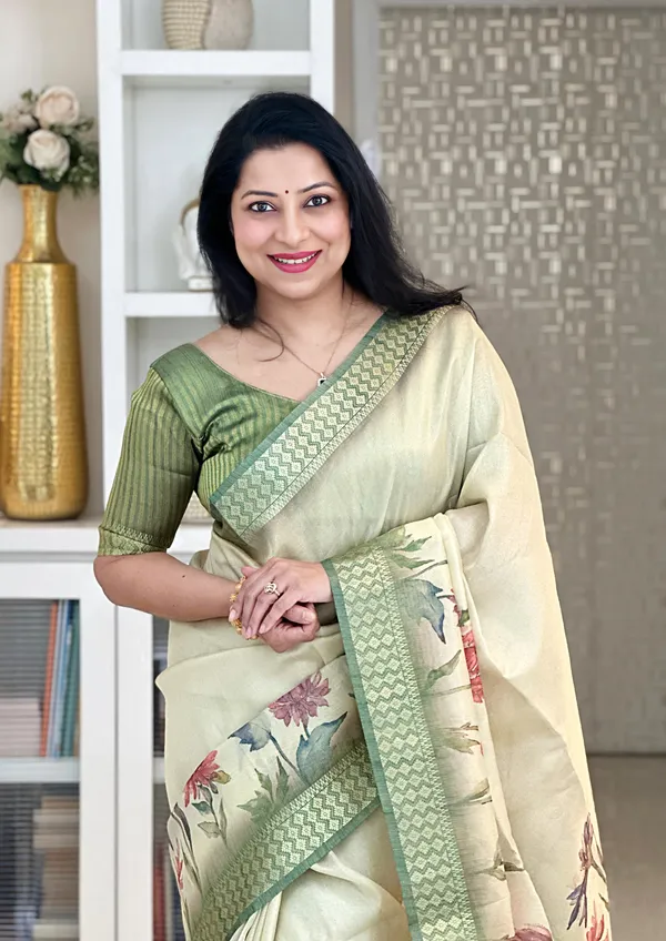 Soft_Tissue_Silk_sarees_with_Beautiful_Digital_Print_With_Attractive_Border_&_Rich_Pallu_With_Sequence_And_Contrast_Print_Blouse_With_Tassels