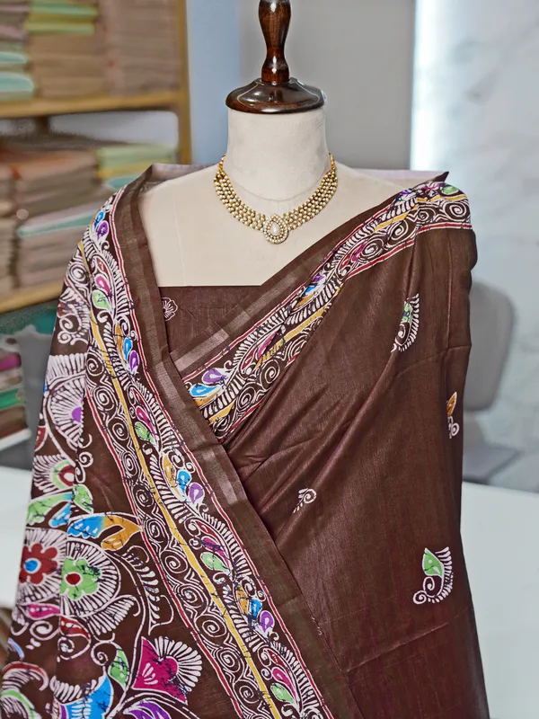 Soft_Tussar_Silk_sarees_with_Beautiful_Digital_Print_With_Attractive_Border_And_Contrast_Print_Blouse_With_Tassels