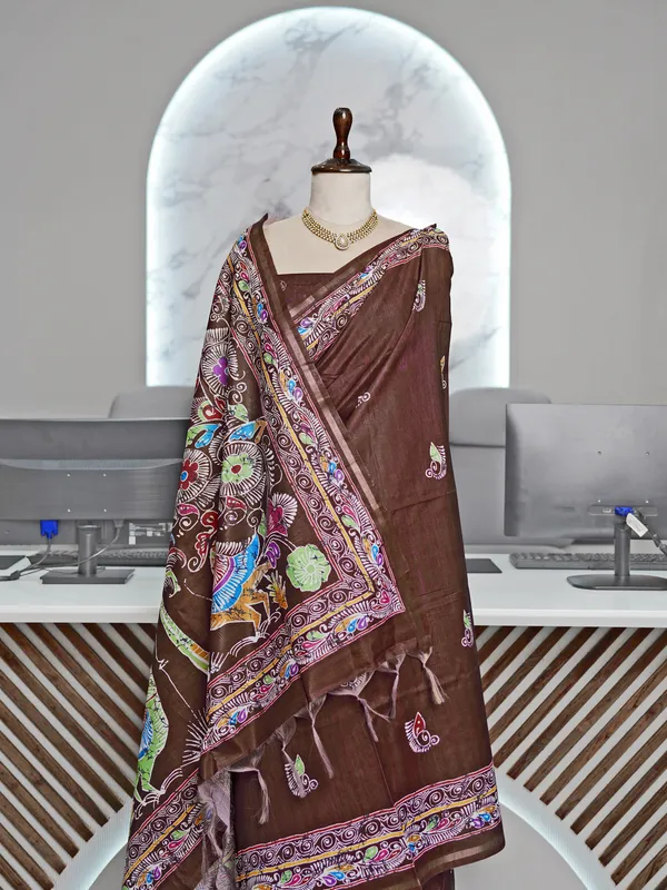 Soft_Tussar_Silk_sarees_with_Beautiful_Digital_Print_With_Attractive_Border_And_Contrast_Print_Blouse_With_Tassels
