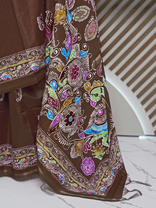 Soft_Tussar_Silk_sarees_with_Beautiful_Digital_Print_With_Attractive_Border_And_Contrast_Print_Blouse_With_Tassels