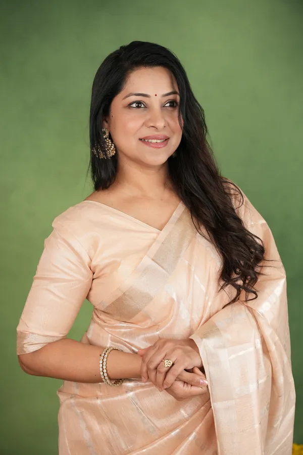 Soft_Linen_Cotton_Silk_sarees_with_Beautiful_Weaving__Zari_Butti_Design_With_Attractive_Border_&_Rich_Pallu__And_Running__Plain_Blouse_With_Tassels