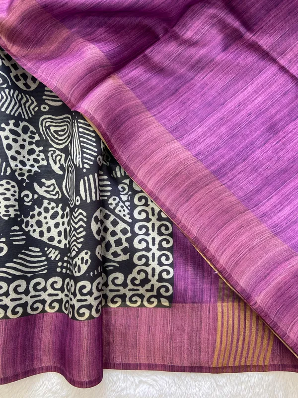Deepali_Wine_–_Row_of_Lamps_Diwali_Special_|_Soft_Tussar_Silk_Saree_with_Print,_Border_&_Contrast_Print_Blouse_with_Tassels