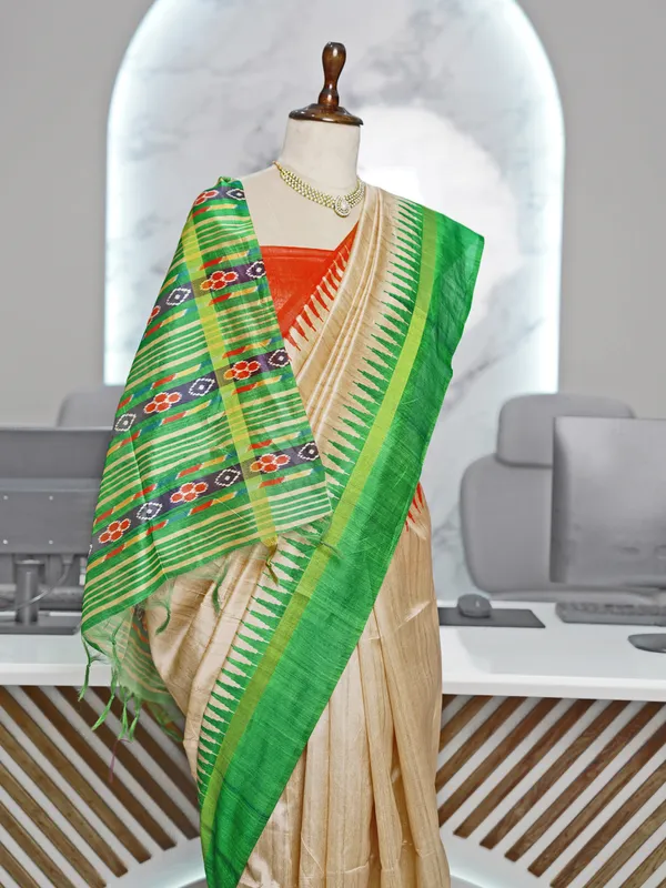 Soft_Tussar_Silk_sarees_with_Beautiful_Digital_Print_With_Attractive_Border_And_Contrast_Print_Blouse_With_Tassels