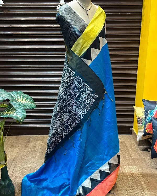 Anjali_Blue_–_Devotional_Navratri_Special_|_Soft_Tussar_Silk_Saree_with_Print,_Border_&_Contrast_Print_Blouse_with_Tassels
