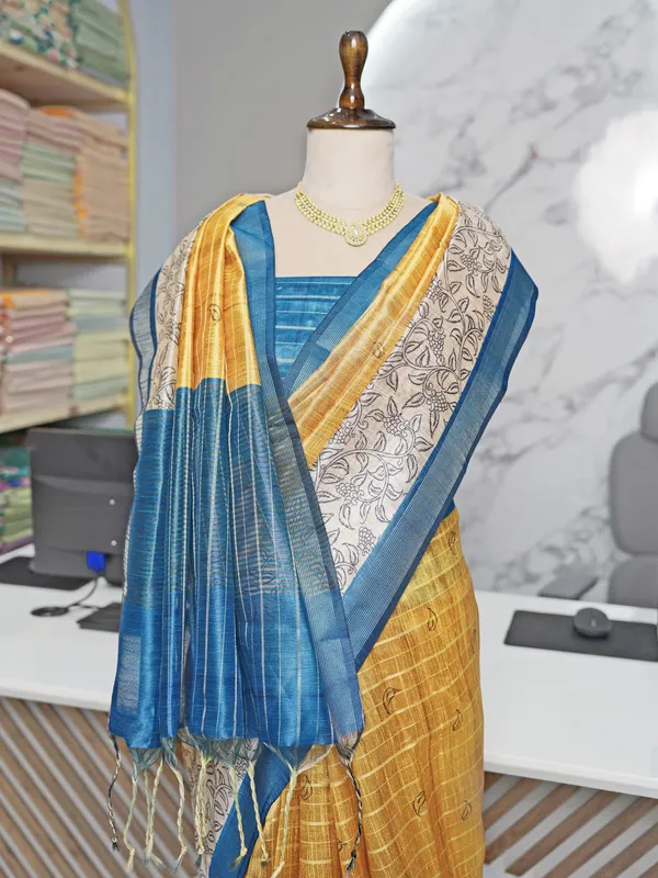 Soft_Semi_Tussar_Silk_sarees_with_Beautiful_Digital_Print_With_Attractive_Border_And_Contrast_Print_Blouse_With_Tassels