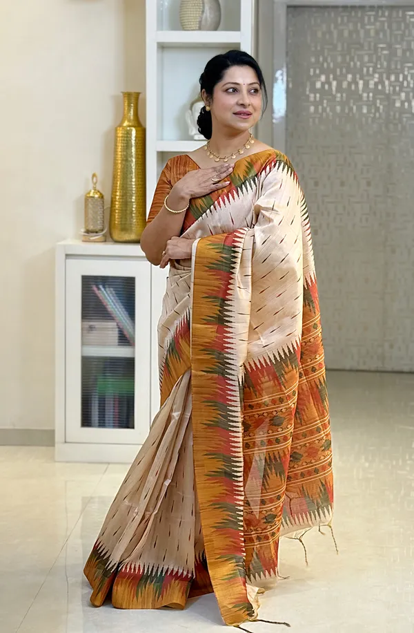 Soft_Tussar_Silk_sarees_with_Beautiful_Print_With_Attractive_Border_And_Contrast_Print_Blouse_With_Tassels