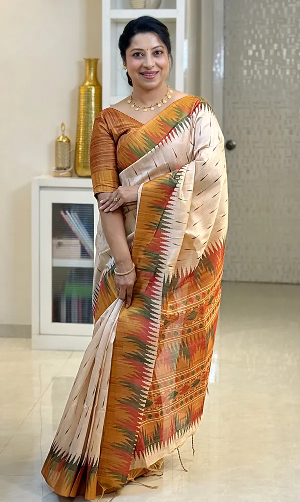 Soft_Tussar_Silk_sarees_with_Beautiful_Print_With_Attractive_Border_And_Contrast_Print_Blouse_With_Tassels