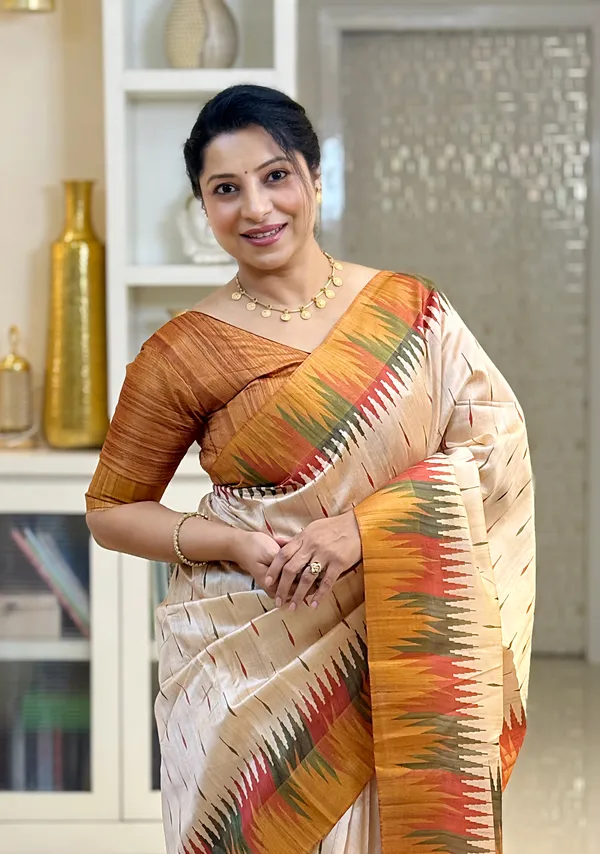 Soft_Tussar_Silk_sarees_with_Beautiful_Print_With_Attractive_Border_And_Contrast_Print_Blouse_With_Tassels
