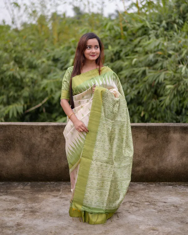 Manjusha_Green_–_Treasured_Navratri_Special_|_Soft_Tussar_Silk_Saree_with_Print,_Border_&_Contrast_Print_Blouse_with_Tassels