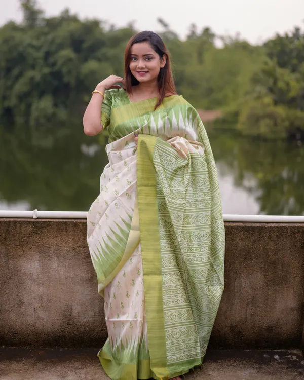 Manjusha_Green_–_Treasured_Navratri_Special_|_Soft_Tussar_Silk_Saree_with_Print,_Border_&_Contrast_Print_Blouse_with_Tassels