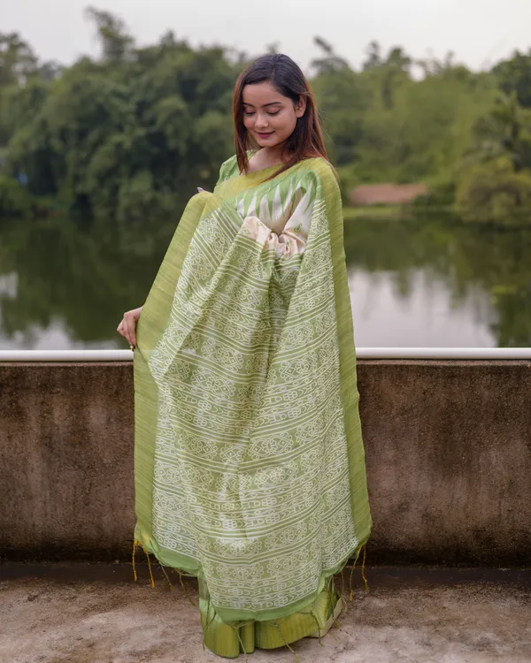 Manjusha_Green_–_Treasured_Navratri_Special_|_Soft_Tussar_Silk_Saree_with_Print,_Border_&_Contrast_Print_Blouse_with_Tassels