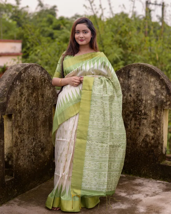 Manjusha_Green_–_Treasured_Navratri_Special_|_Soft_Tussar_Silk_Saree_with_Print,_Border_&_Contrast_Print_Blouse_with_Tassels