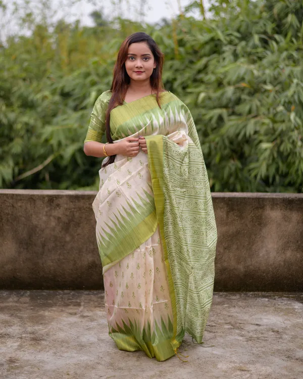 Manjusha_Green_–_Treasured_Navratri_Special_|_Soft_Tussar_Silk_Saree_with_Print,_Border_&_Contrast_Print_Blouse_with_Tassels