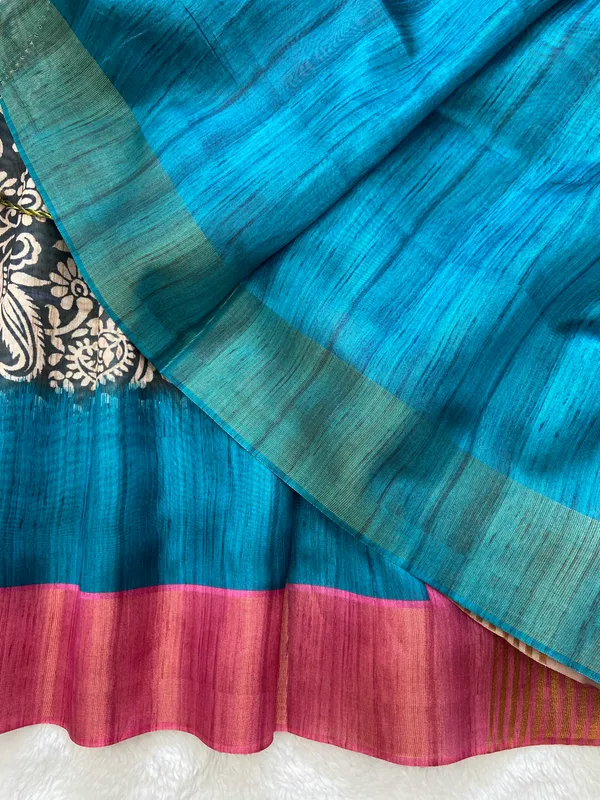 Mirza_Pink_&_Rama_Green_–_Festive_Season_Special_|_Soft_Tussar_Silk_Saree_with_Print,_Border_&_Contrast_Print_Blouse_with_Tassels