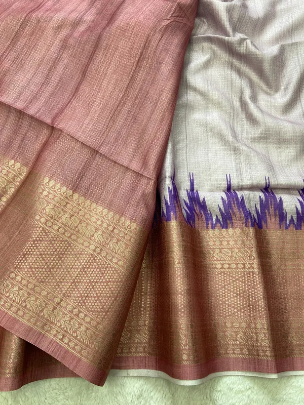 Nikita_Peach_–_Victorious_Aesthetic_Edit_for_You_|_Soft_Kota_Saree_with_Print,_Pallu_&_Contrast_Print_Blouse_with_Tassels