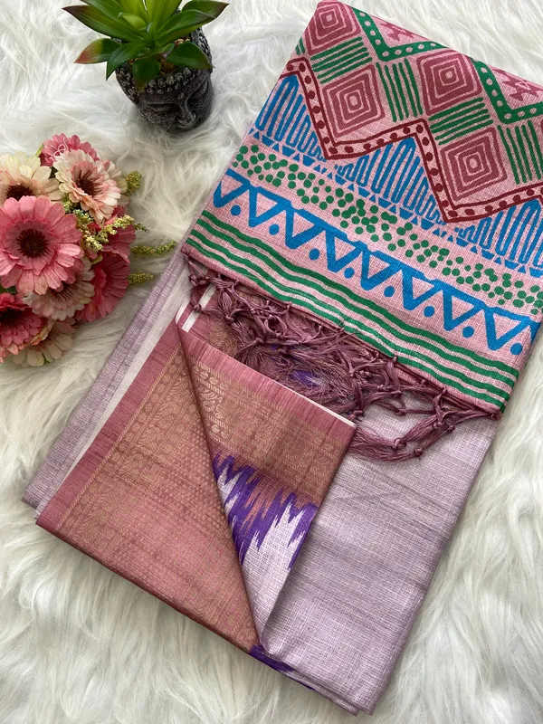 Nikita_Peach_–_Victorious_Aesthetic_Edit_for_You_|_Soft_Kota_Saree_with_Print,_Pallu_&_Contrast_Print_Blouse_with_Tassels