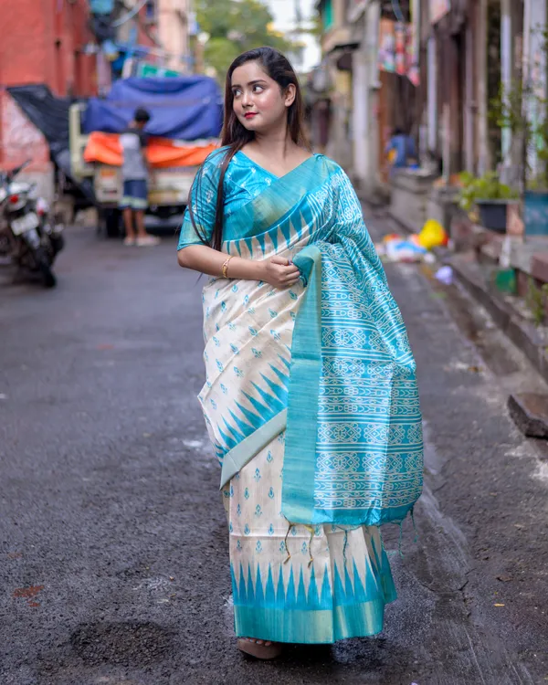 Soft_Tussar_Silk_sarees_with_Beautiful_Print_With_Attractive_Border_And_Contrast_Print_Blouse_With_Tassels
