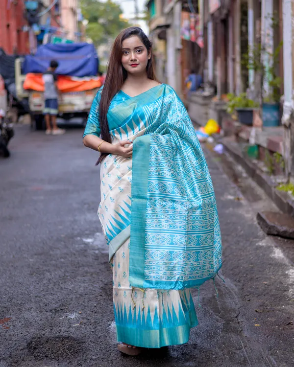 Soft_Tussar_Silk_sarees_with_Beautiful_Print_With_Attractive_Border_And_Contrast_Print_Blouse_With_Tassels