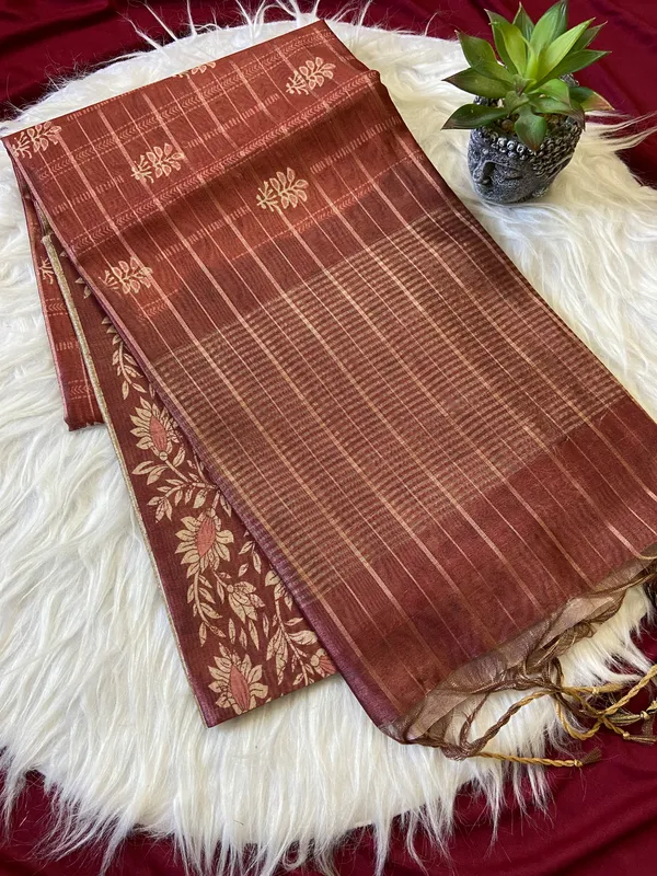 Soft_Semi_Tussar_Silk_sarees_with_Beautiful_Digital_Print_With_Attractive_Border_And_Contrast_Print_Blouse_With_Tassels