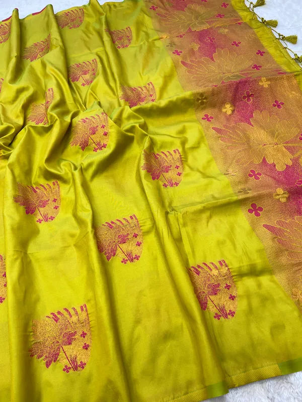 Premium_Soft_Silk_sarees_with_Beautiful_Weaving_Zari_With_Attractive_Two_Tone_Design_And_Weaving_Design_Blouse_With_Tassels