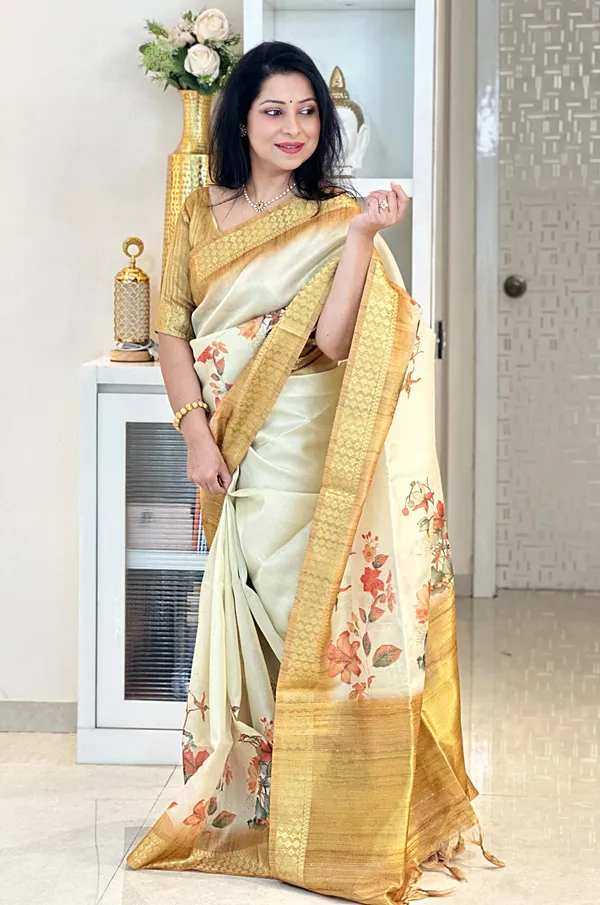 Soft_Tissue_Silk_sarees_with_Beautiful_Digital_Print_With_Attractive_Border_&_Rich_Pallu_With_Sequence_And_Contrast_Print_Blouse_With_Tassels