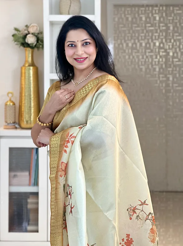 Soft_Tissue_Silk_sarees_with_Beautiful_Digital_Print_With_Attractive_Border_&_Rich_Pallu_With_Sequence_And_Contrast_Print_Blouse_With_Tassels