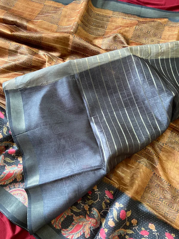 Soft_Semi_Tussar_Silk_sarees_with_Beautiful_Digital_Print_With_Attractive_Border_And_Contrast_Print_Blouse_With_Tassels