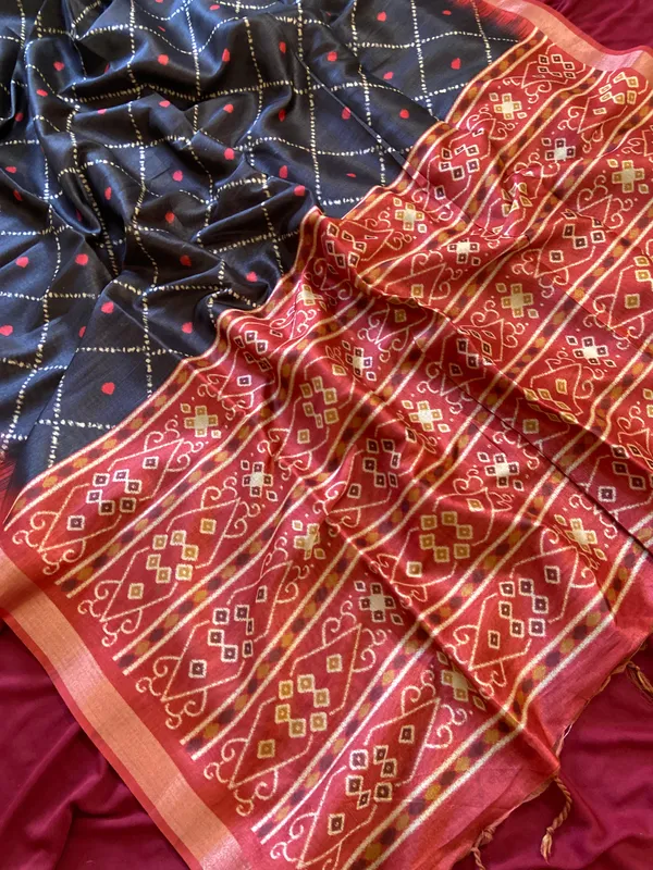 Soft_Tussar_Silk_sarees_with_Beautiful_Digital_Print_With_Attractive_Border_And_Contrast_Print_Blouse_With_Tassels