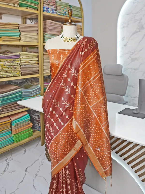Soft_Tussar_Silk_sarees_with_Beautiful_Digital_Print_With_Attractive_Border_And_Contrast_Print_Blouse_With_Tassels