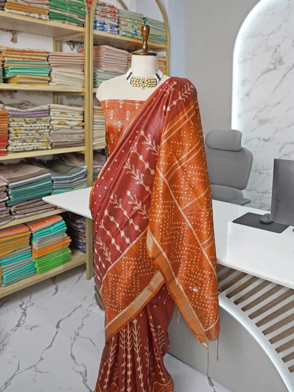 Soft_Tussar_Silk_sarees_with_Beautiful_Digital_Print_With_Attractive_Border_And_Contrast_Print_Blouse_With_Tassels
