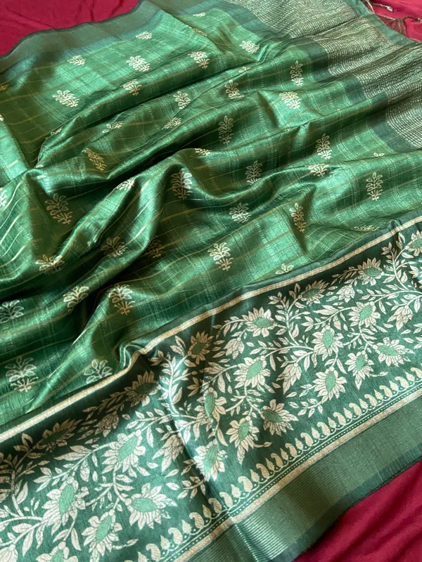 Soft_Semi_Tussar_Silk_sarees_with_Beautiful_Digital_Print_With_Attractive_Border_And_Contrast_Print_Blouse_With_Tassels