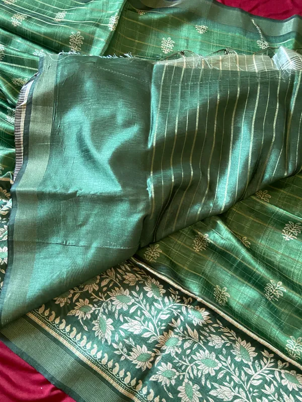 Soft_Semi_Tussar_Silk_sarees_with_Beautiful_Digital_Print_With_Attractive_Border_And_Contrast_Print_Blouse_With_Tassels