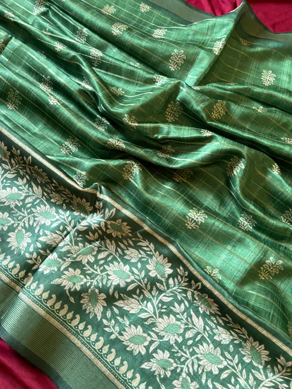 Soft_Semi_Tussar_Silk_sarees_with_Beautiful_Digital_Print_With_Attractive_Border_And_Contrast_Print_Blouse_With_Tassels