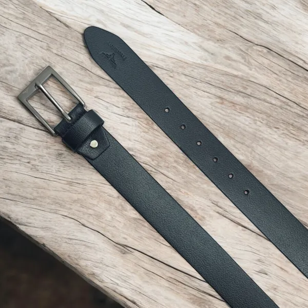 Freacksters_40mm_Black_Genuine_Leather_Belt_with_Classic_Design_Timeless_Elegance