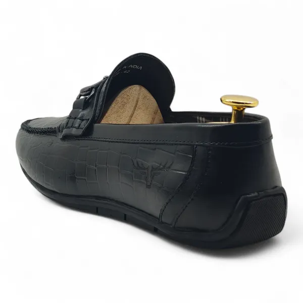 Freacksters_Black_Croco-Pattern_Leather_Slip-On_Loafers_–_Sophisticated_Elegance