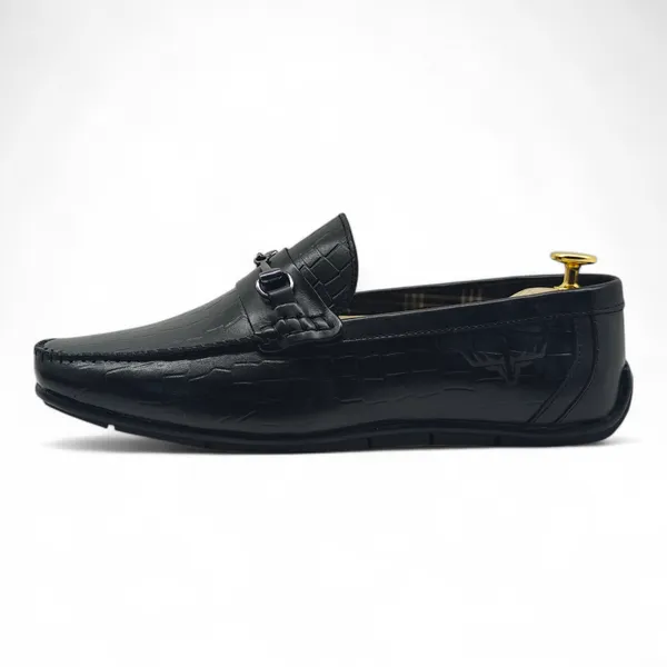 Freacksters_Black_Croco-Pattern_Leather_Slip-On_Loafers_–_Sophisticated_Elegance