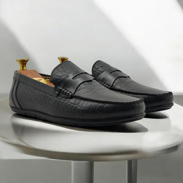 Freacksters_Black_Croco-Pattern_Leather_Slip-On_Loafers_–_Bold_Elegance
