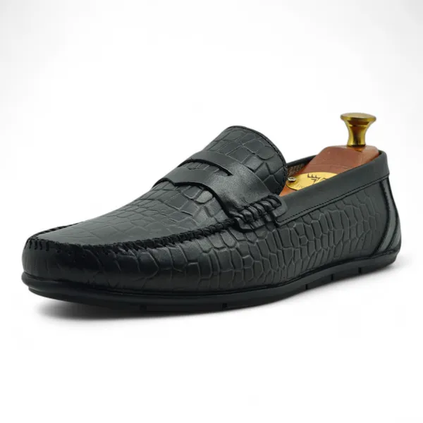 Freacksters_Black_Croco-Pattern_Leather_Slip-On_Loafers_–_Bold_Elegance