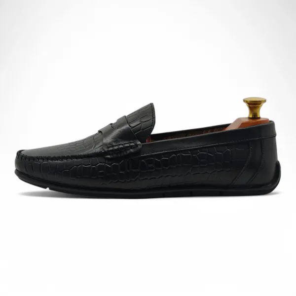 Freacksters_Black_Croco-Pattern_Leather_Slip-On_Loafers_–_Bold_Elegance