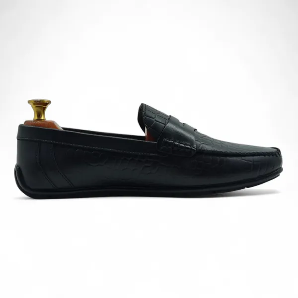 Freacksters_Black_Croco-Pattern_Leather_Slip-On_Loafers_–_Bold_Elegance