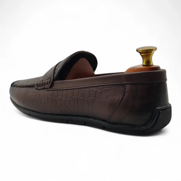 Freacksters_Brown_Croco-Pattern_Leather_Slip-On_Loafers_–_Classic_Elegance